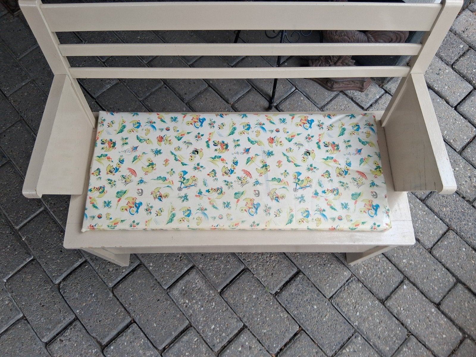Vintage kinderbankje met opbergruimte en eendjesprint, Kinderen en Baby's, Kinderkamer | Overige Meubels, Ophalen, Gebruikt, Overige typen