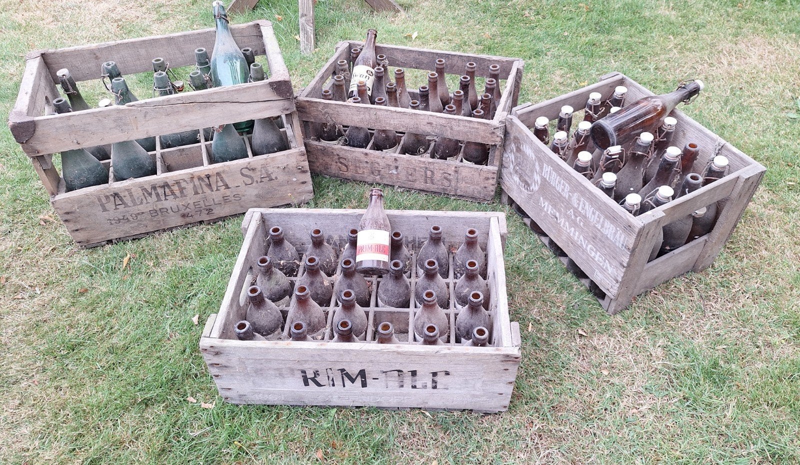 4 oude antieke bierkratjes uit België.flesjes zijn leeg., Ophalen, Gebruikt