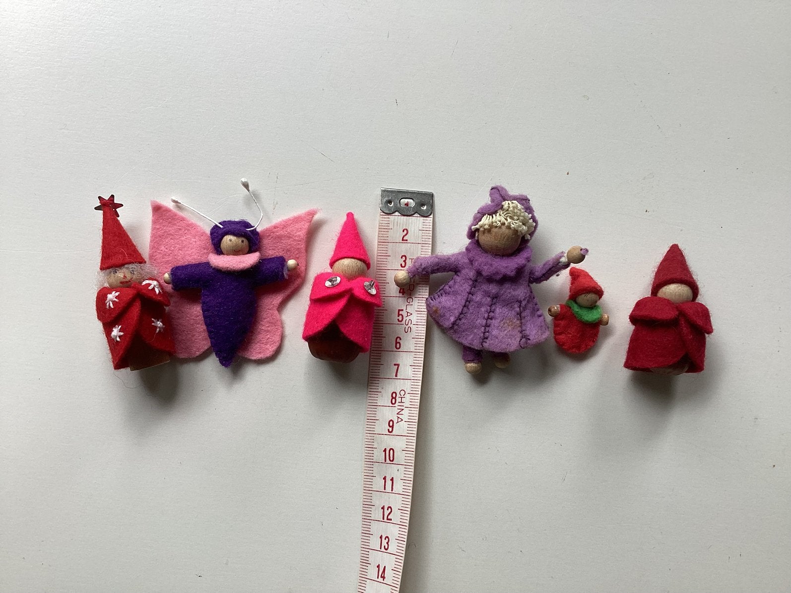 Lot van 6 vilt popjes ( in Hilversum ), Ophalen of Verzenden, Zo goed als nieuw, Pop