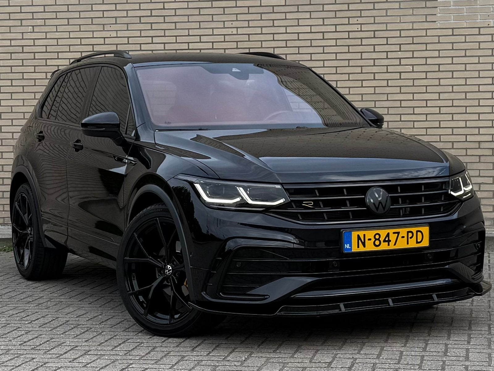 ## Volkswagen Tiguan 1.5 TSI 150pk DSG 2021 black style ##, Auto's, 4 cilinders, 1436 kg, Leder en Stof, Zwart