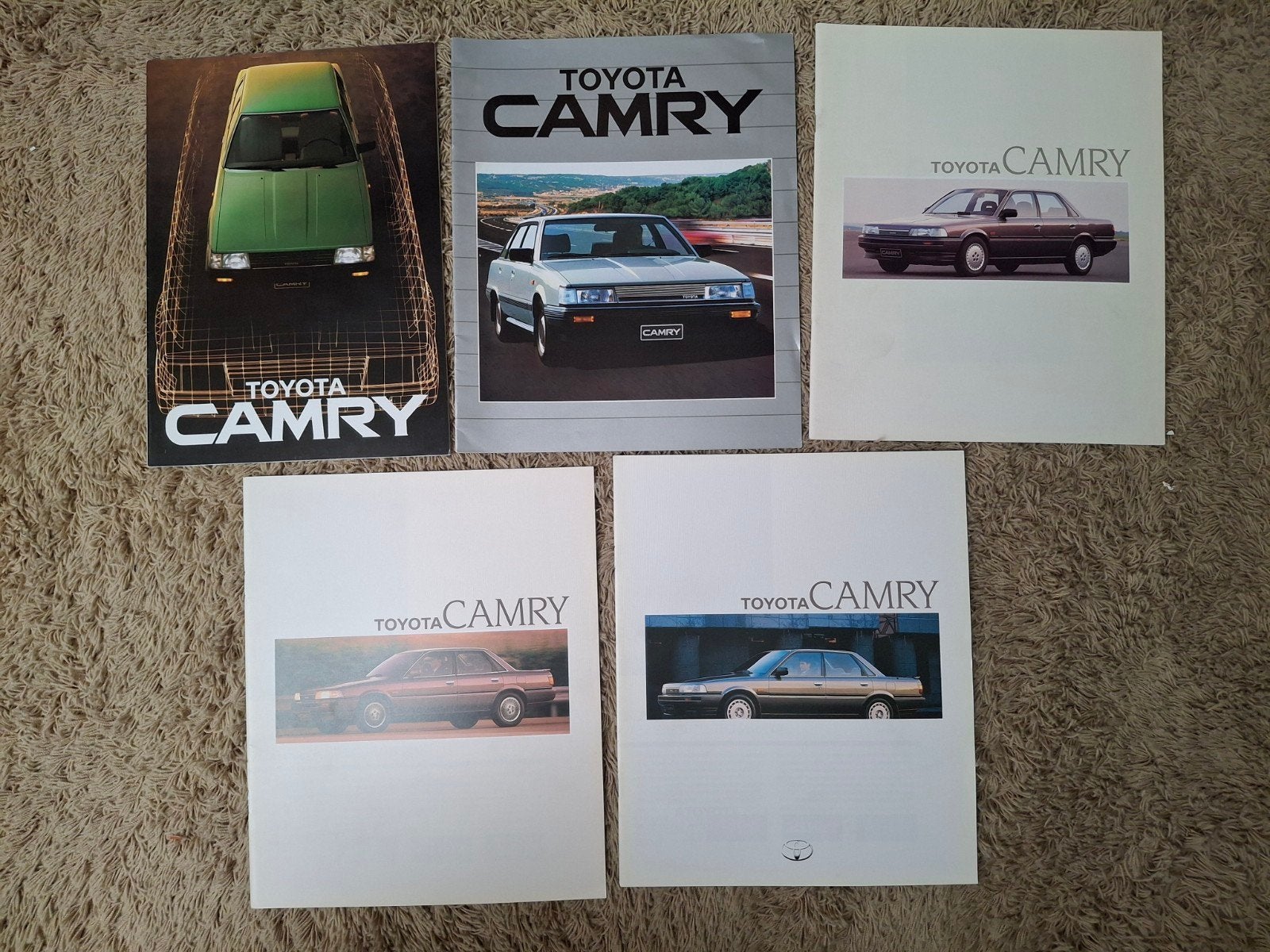 lot autofolders Toyota Camry jaren '80, Verzenden, Zo goed als nieuw, Toyota