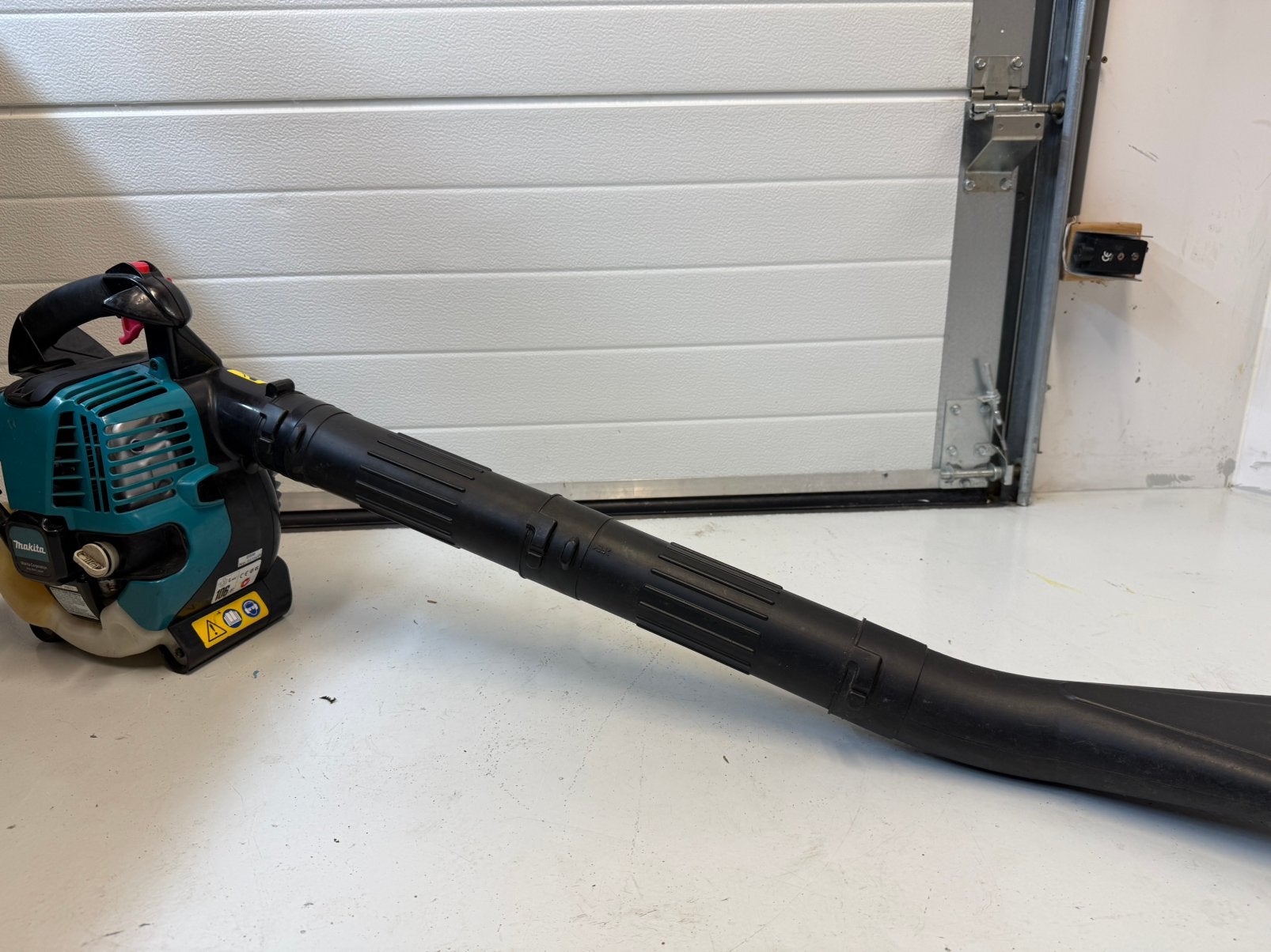 Te koop makita bladblazer in goede staat ., Tuin en Terras, Bladblazers, Ophalen of Verzenden, Gebruikt, Benzine, Handgedragen