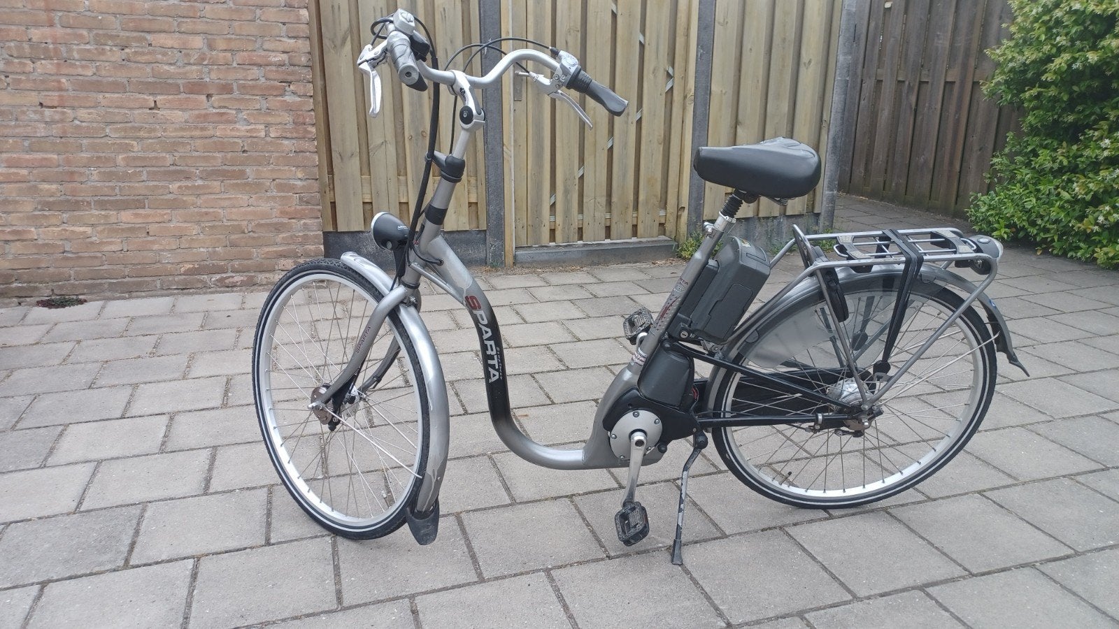 Damesfiets met lage instap. Deze fiets is eltrisch., 53 tot 56 cm, Versnellingen, 0 zitjes, Ophalen