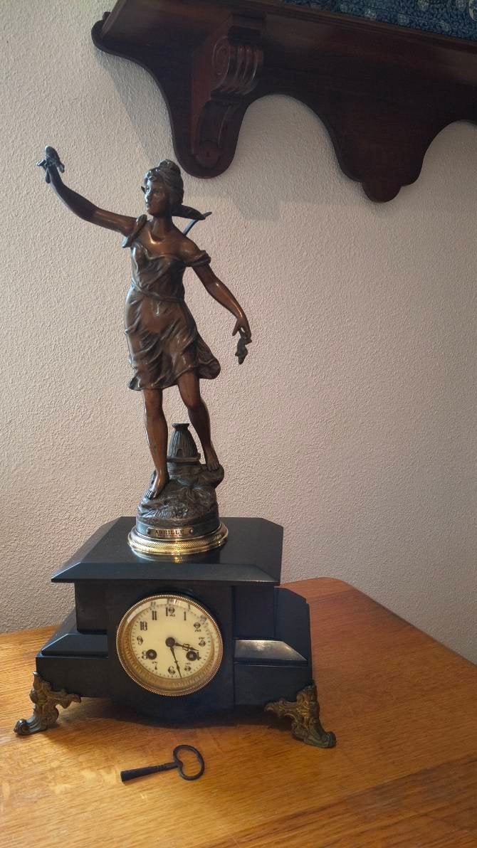 Franse pendule met beeld  BIJENVROUWTJE, Ophalen
