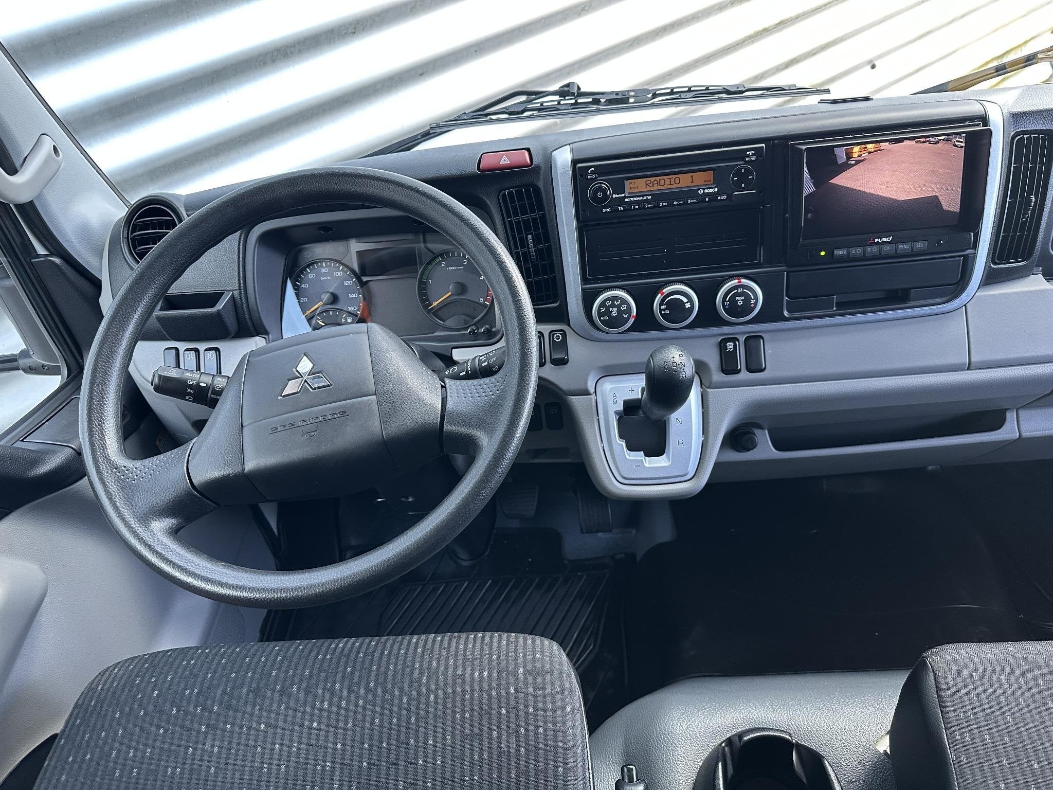 FUSO Canter 3C15 Bakwagen-Laadklep Automaat Airco, Auto's, Automaat, 2943 kg, Gebruikt, Euro 6