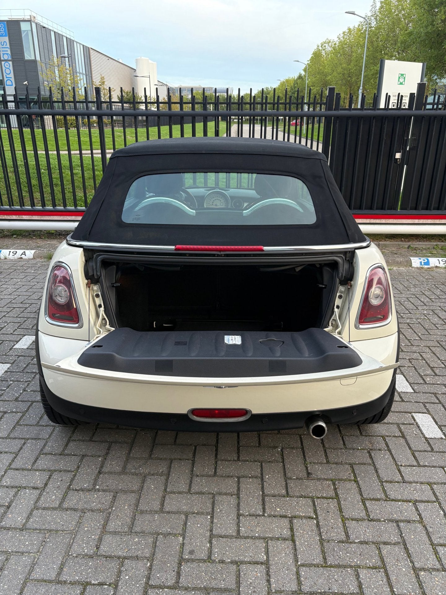 Foto 14 van Mini Cabrio 1.6 Cooper Chili - Cabrio - Cruise - Airco