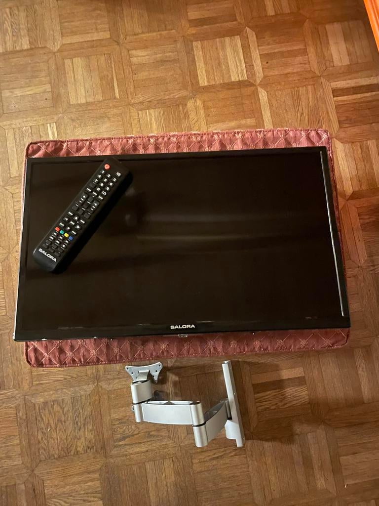 SOLARA TV 12 v/230 v met zwenk arm, Ophalen of Verzenden, Zo goed als nieuw