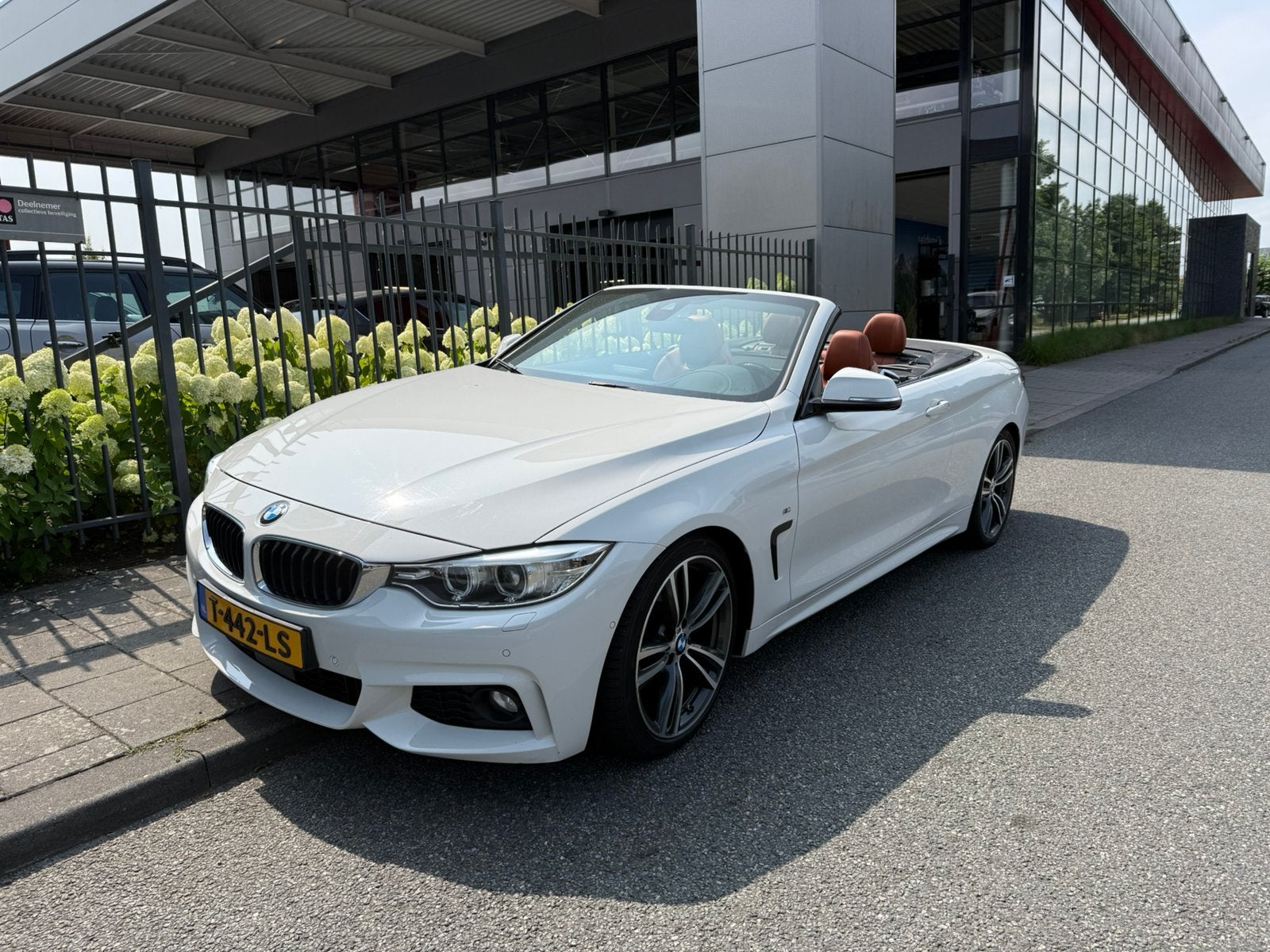 BMW 4-Serie 430i 252pk M pakket Cognac Leder!, Auto's, Achterwielaandrijving, Cabriolet, 4 stoelen, Wit