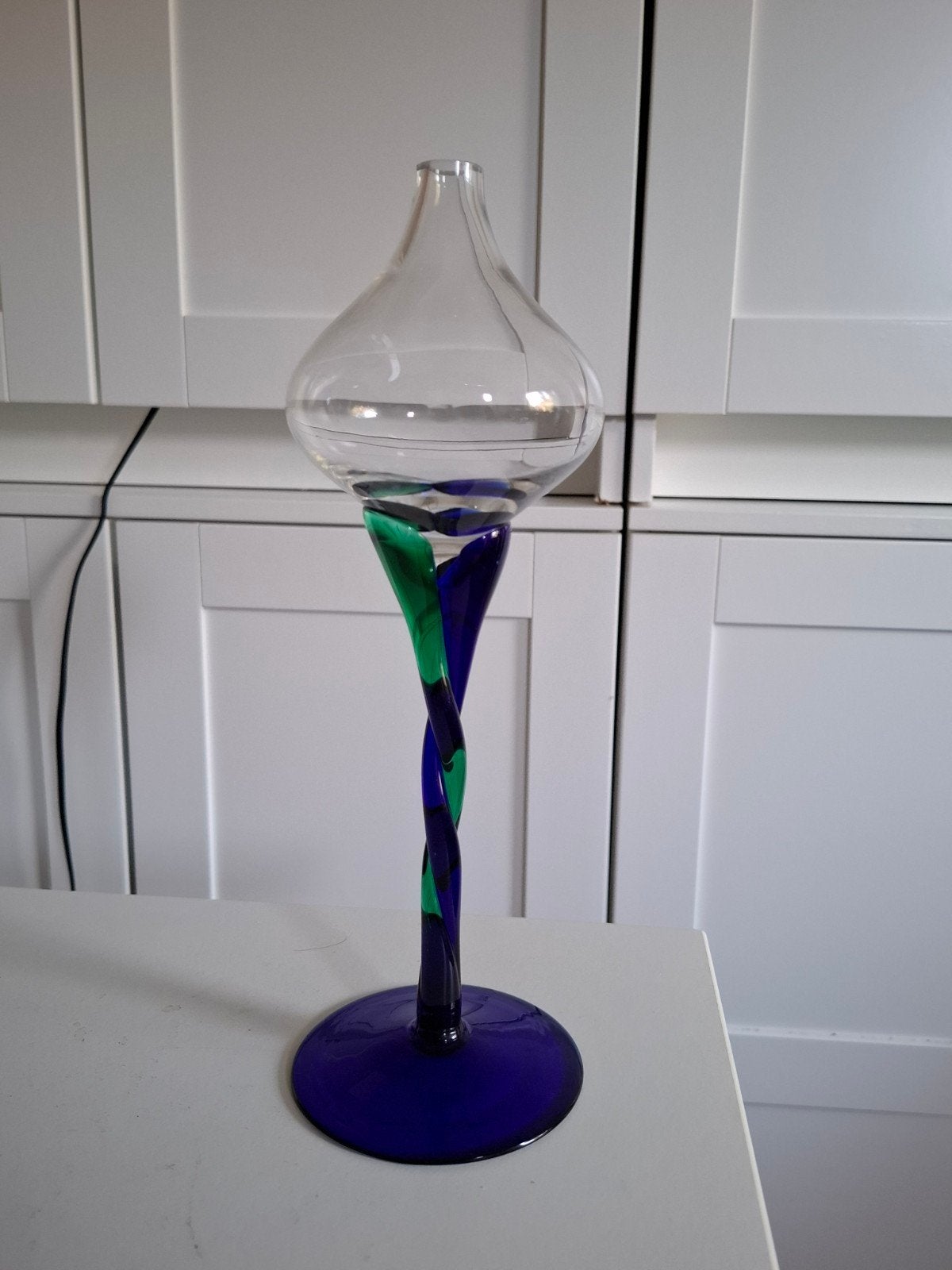 Antieke glazen vaas met gedraaide steel - Blauw/Groen, Ophalen of Verzenden