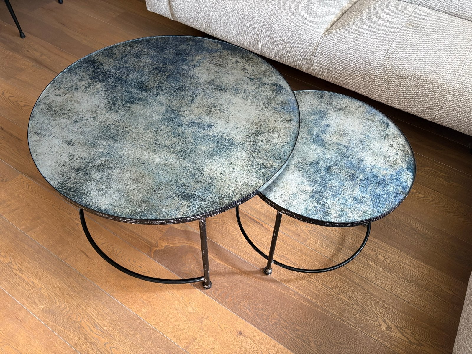 Set van 2 salontafels met metalen onderstel en glas, Huis en Inrichting, Tafels | Salontafels, Ophalen, 50 – 75, Rond, 50 tot 100 cm