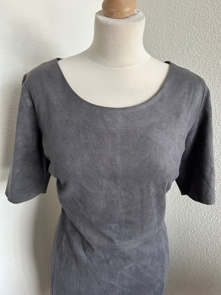 Kyra & Ko maat 44 zilvergrijze suede jurk 2575, Kleding | Dames, Jurken, Kyra & Ko, Maat 42/44 (L), Ophalen of Verzenden, Zo goed als nieuw