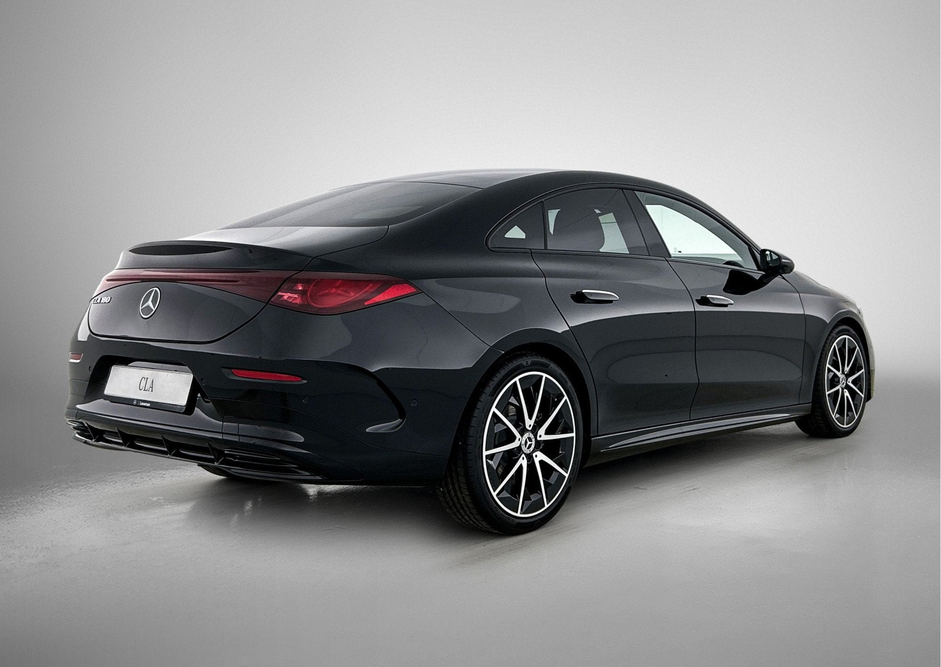 Mercedes-Benz CLA-Klasse 180 Business Solution AMG | Trekhaa, CLA, Zwart, 4 cilinders, Zwart