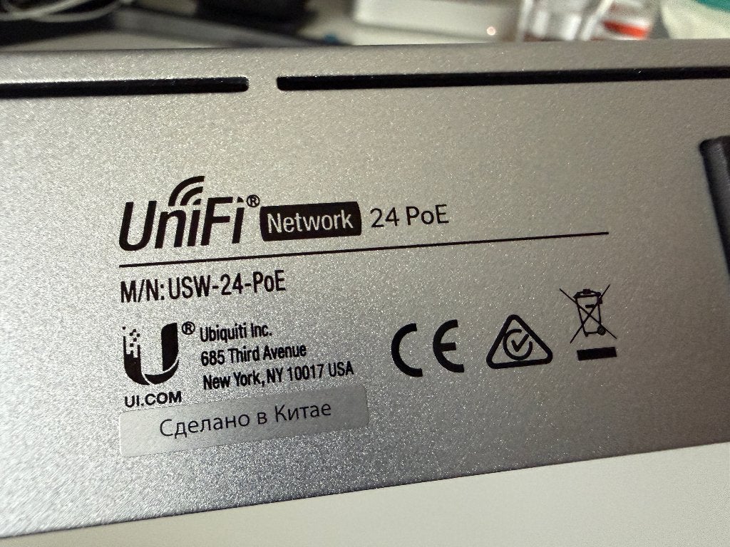 Ubiquiti Unifi USW-24-poe (gen1), Computers en Software, Netwerk switches, Ophalen, Zo goed als nieuw