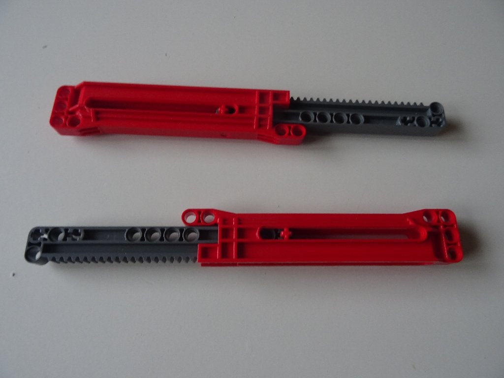 2 technic Lego tandheugel met behuizing rood, Lego, Ophalen of Verzenden, Zo goed als nieuw, Technic