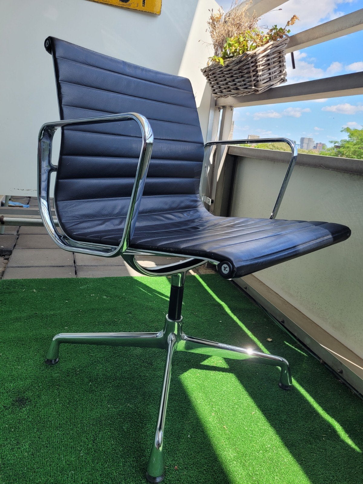 Leren bureaustoel merk: (Vitra Eames EA 108), Ophalen, Zwart, Zo goed als nieuw, Bureaustoel