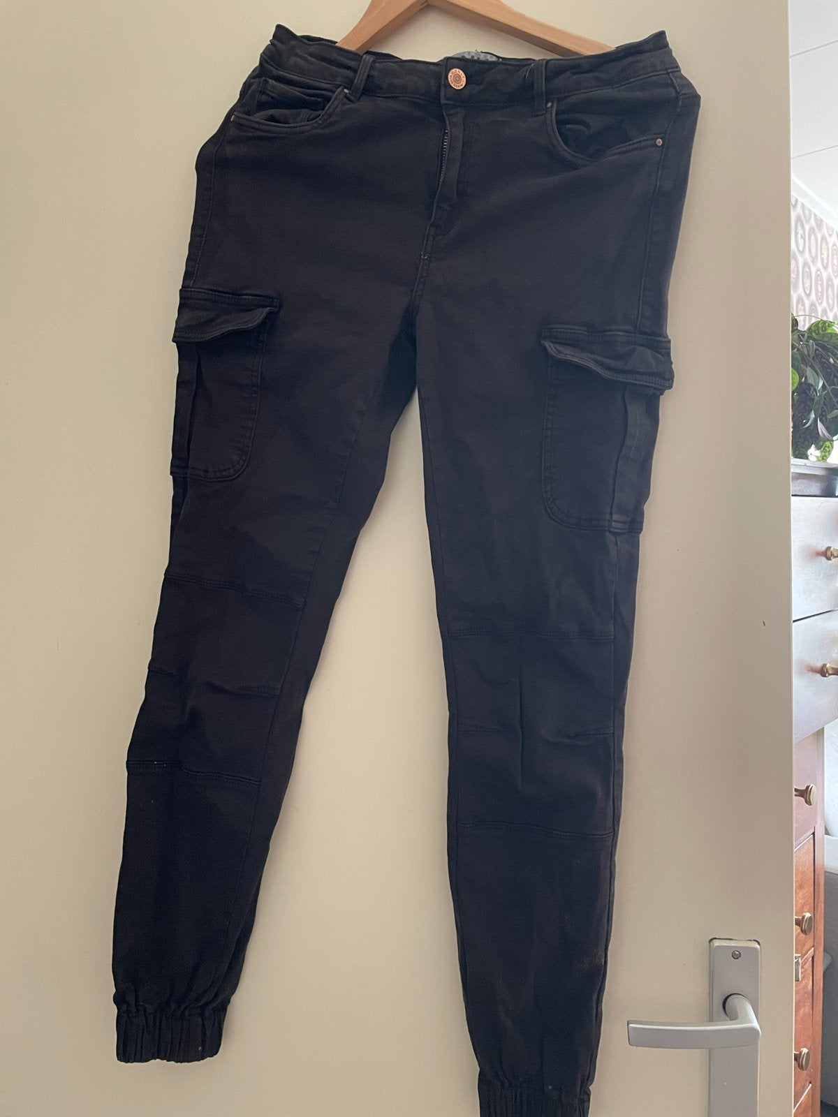 Only zwarte cargo broek maat 40, Maat 38/40 (M), Zwart, Ophalen of Verzenden, Lang