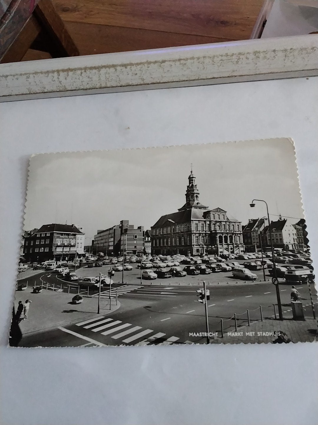 Oude Ansichtkaart Maastricht Markt met Stadhuis, Ophalen of Verzenden