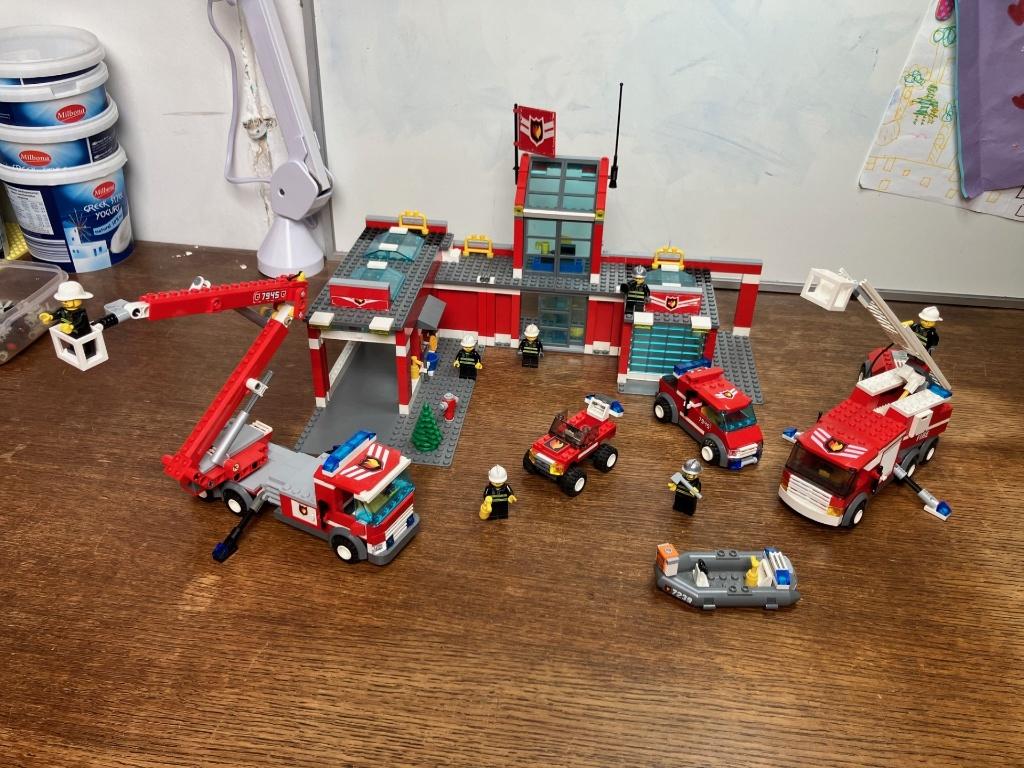 Verzameling LEGO Brandweersets Kazerne en Voertuigen, Kinderen en Baby's, MOC (eigen creatie), Lego, Ophalen of Verzenden, City