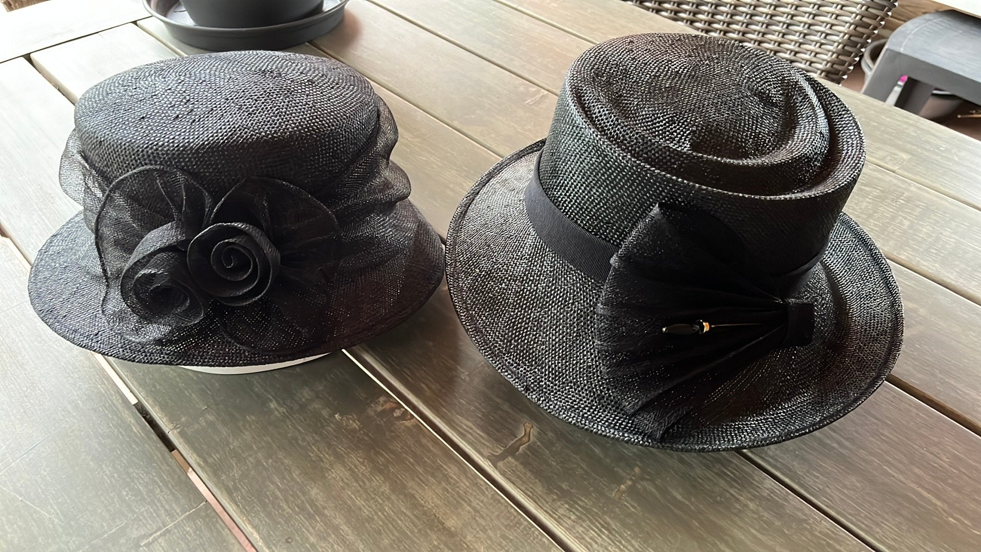 2 stuks Zwarte hoeden, Kleding | Dames, Hoeden en Petten, Ophalen of Verzenden, Zo goed als nieuw, One size fits all