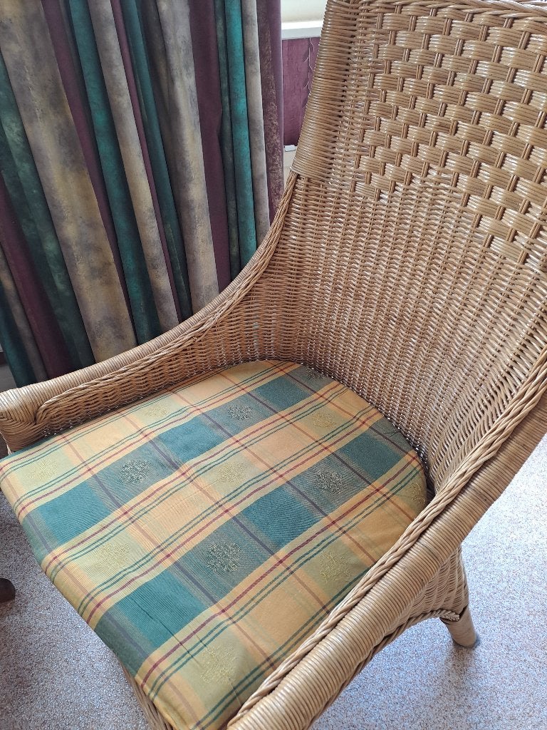 te koop 2 rieten eetkamerstoelen, Huis en Inrichting, Ophalen, Gebruikt, Twee, Bruin