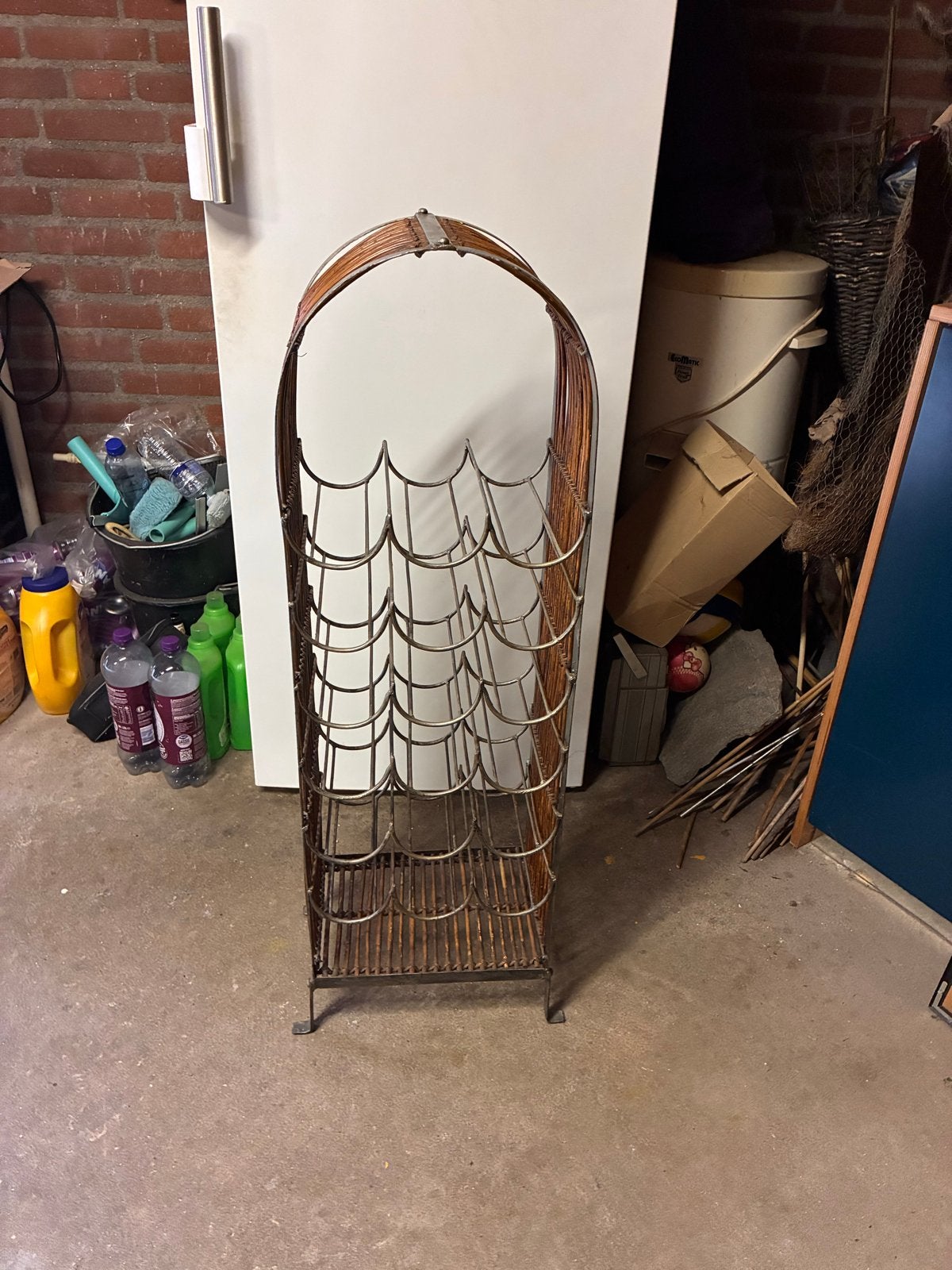 Wijnrek metaal met rotan - Ruimte voor 20 flessen, Ophalen, Gebruikt, 15 tot 25 flessen, 75 – 100
