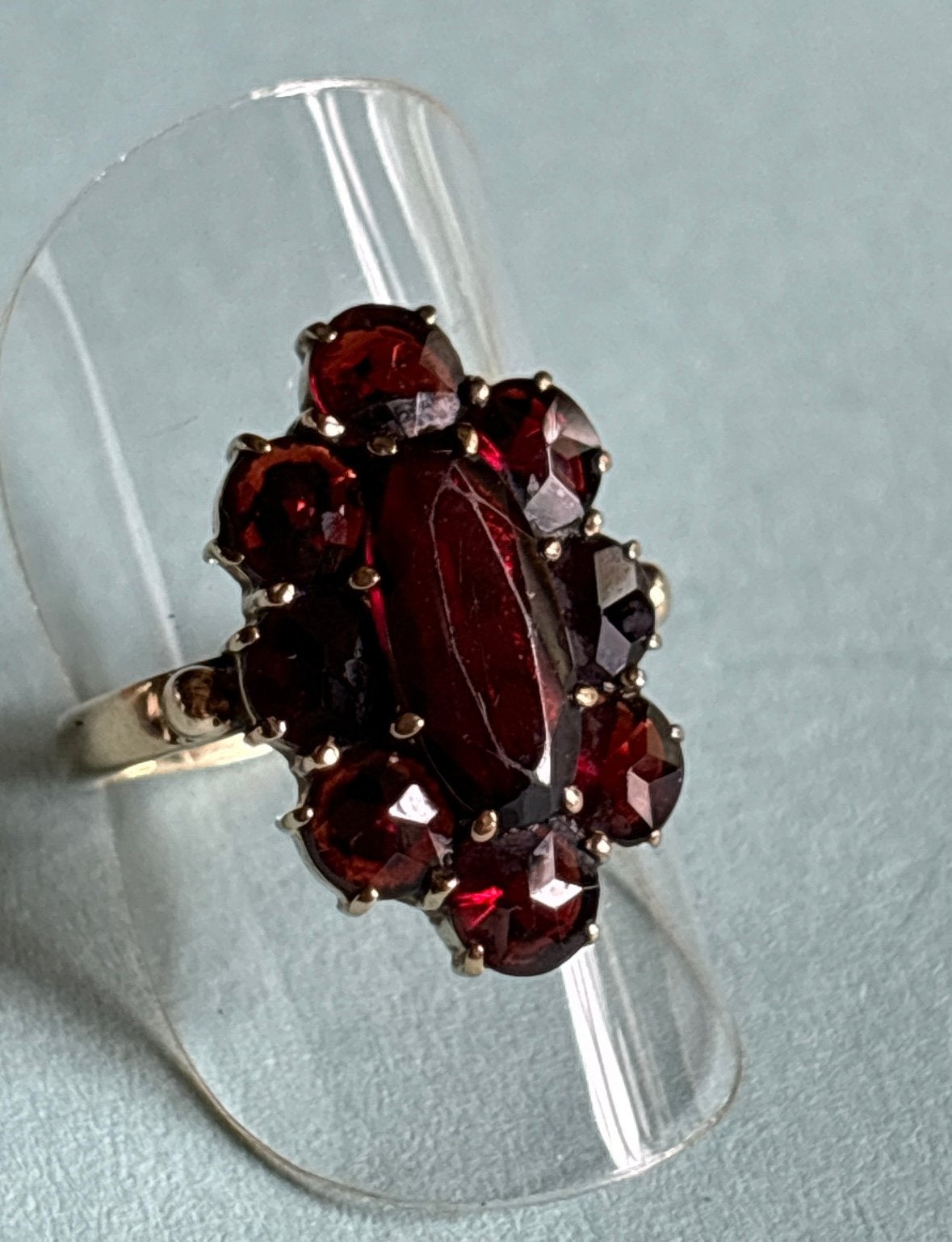 Vintage 8 karaat houddn ring met granaat maat 17.1, Gebruikt, Verzenden, 17 tot 18, Dame