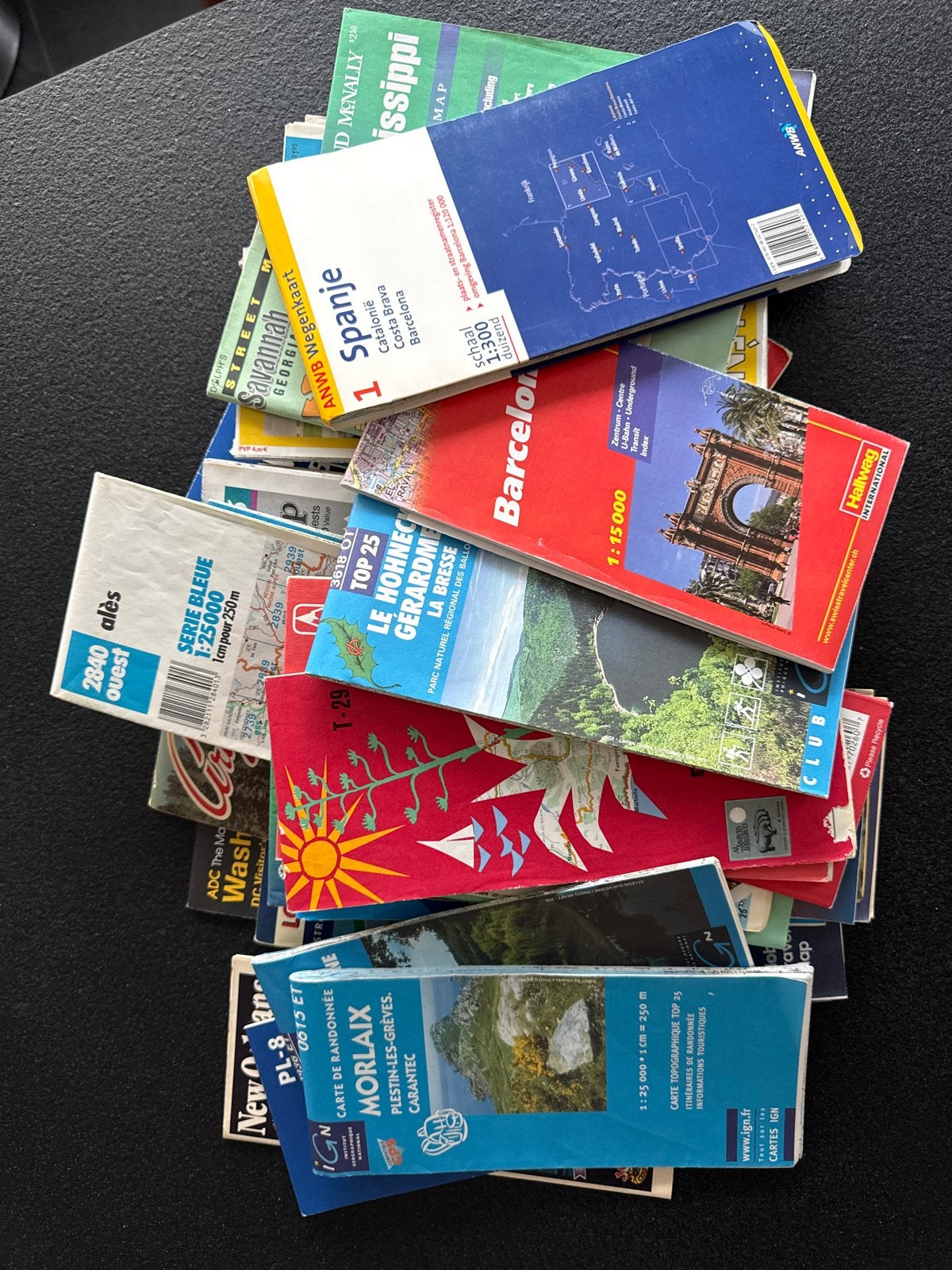 Diverse reisgidsen en kaarten (ANWB, Hallwag, IGN), Gelezen, Europa, Ophalen of Verzenden, Reisgids of -boek