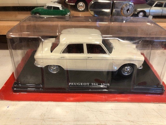 1:24 Peugeot 204 1968 Wit Hachette M/B, Hobby en Vrije tijd, Ophalen of Verzenden, Nieuw, Auto, Overige merken