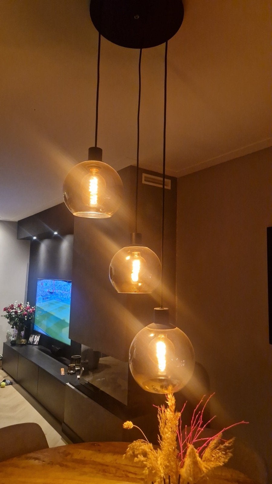Hanglamp met 3 koperkleurige glazen bollen, Huis en Inrichting, Ophalen, Modern, Industrieel, E27 (groot), Zo goed als nieuw