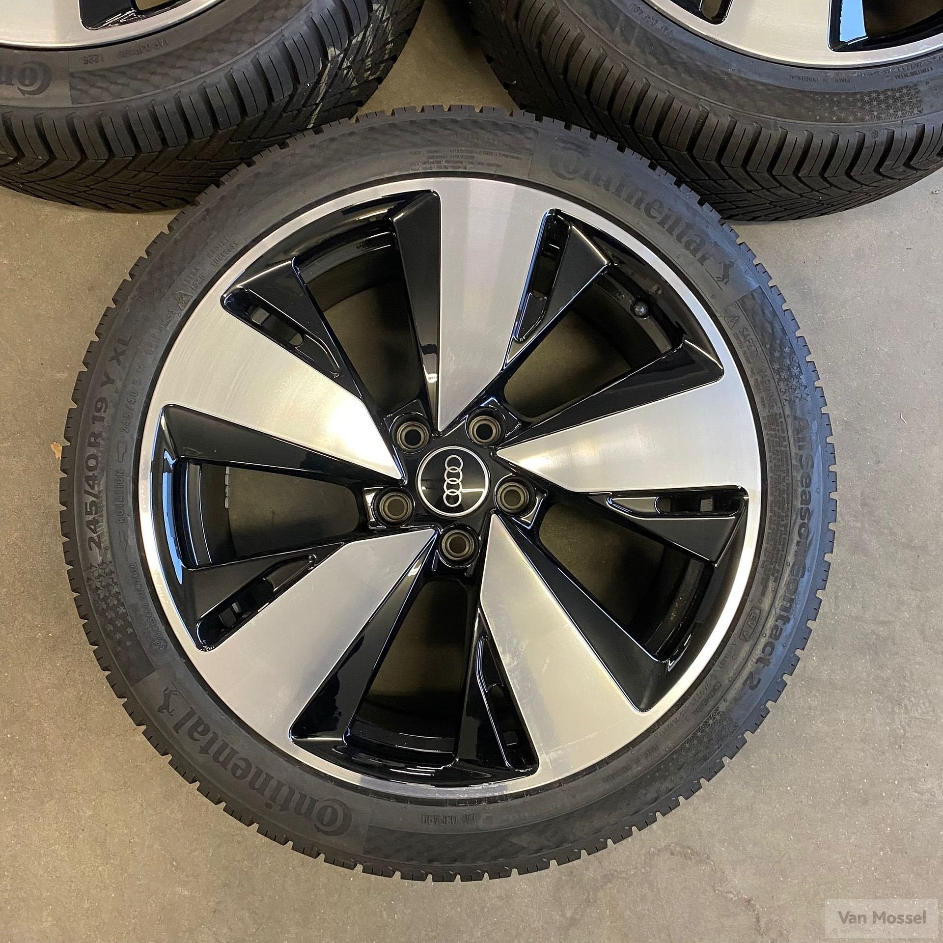 Audi A5 Continental AllSeason Contact 2 245/40/R19 98Y, 19 inch, -, -, Banden en Velgen