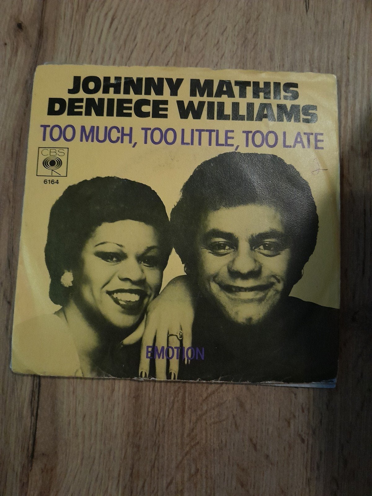 johnny mathis 7inch too much too little too late, Ophalen of Verzenden, Zo goed als nieuw, Pop