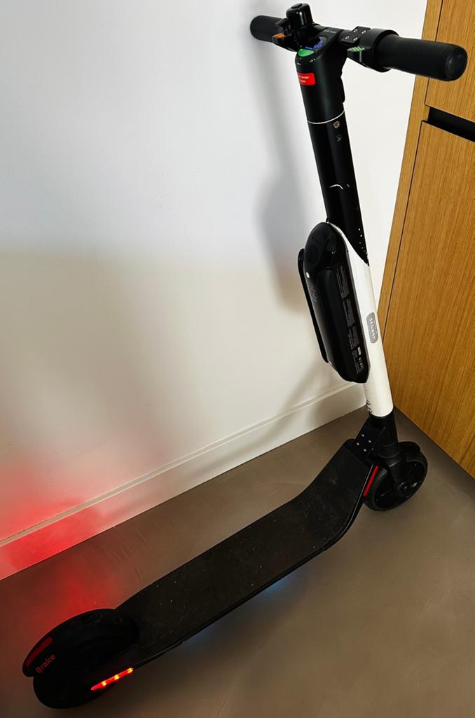 Segway Kickscooter E25 (dubbele accu), Fietsen en Brommers, Steps, Ophalen, Gebruikt, Elektrische step (E-scooter)