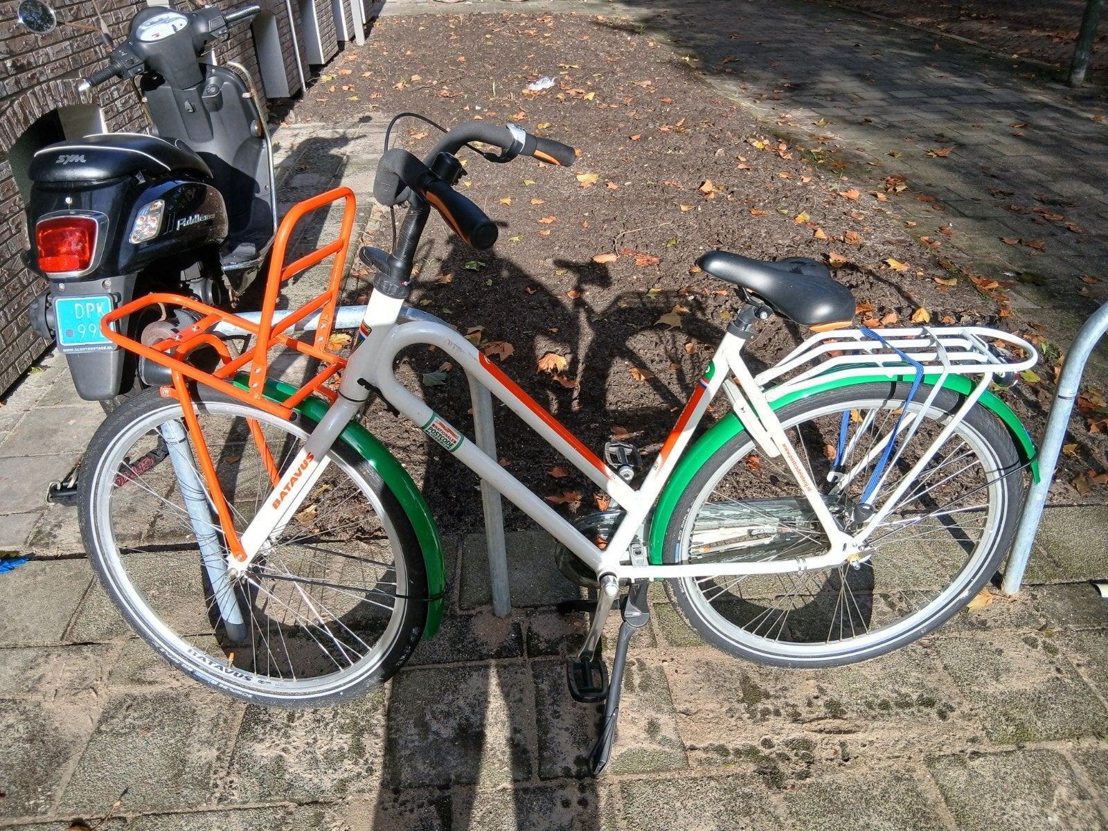 Batavus Stadsfiets - Wit/Oranje/Groen, Ophalen, Velgrem, Versnellingen, Batavus