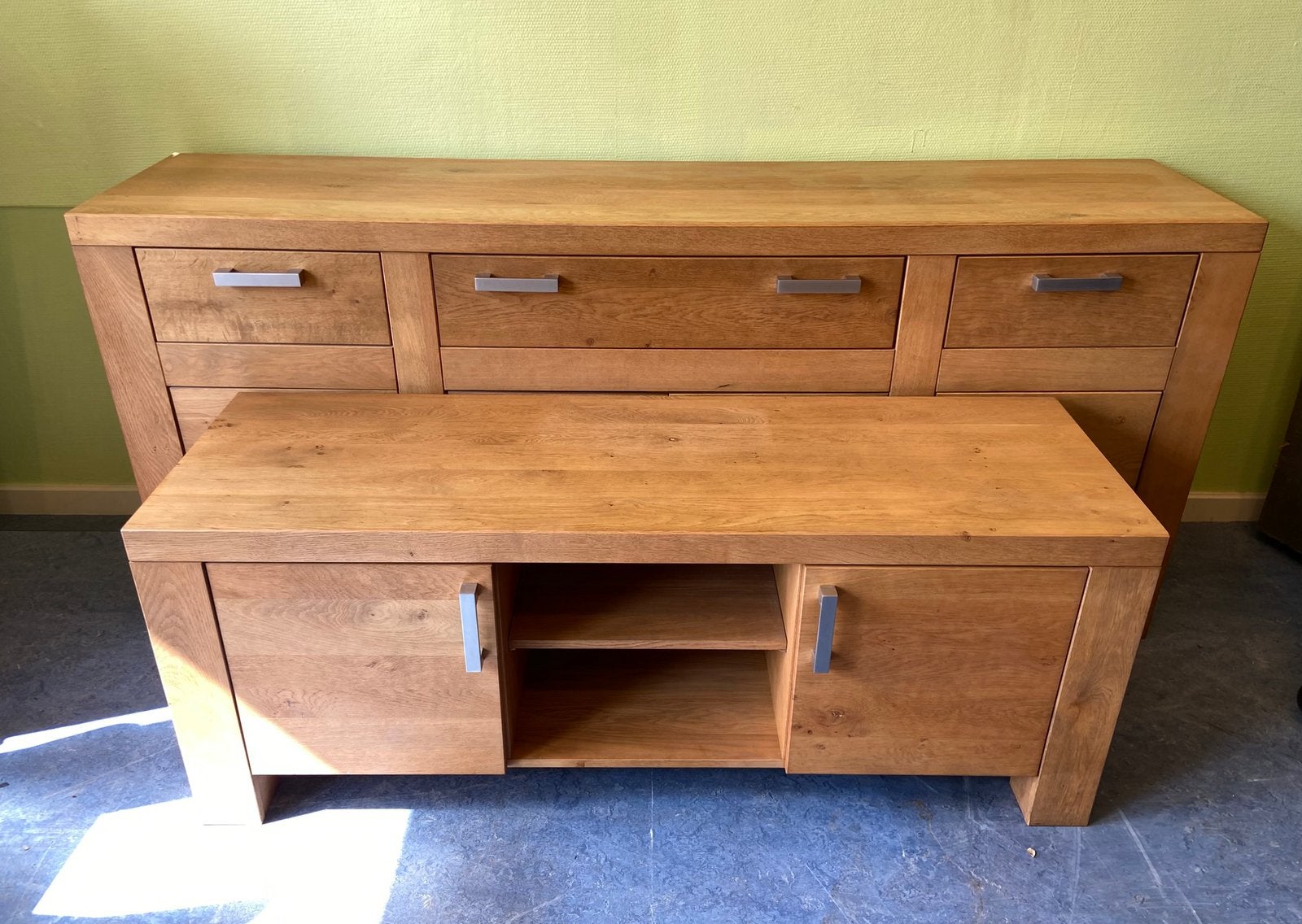 Massief eiken tv meubel eikenhout sideboard, Huis en Inrichting, Ophalen, Eikenhout, Zo goed als nieuw, 200 cm of meer