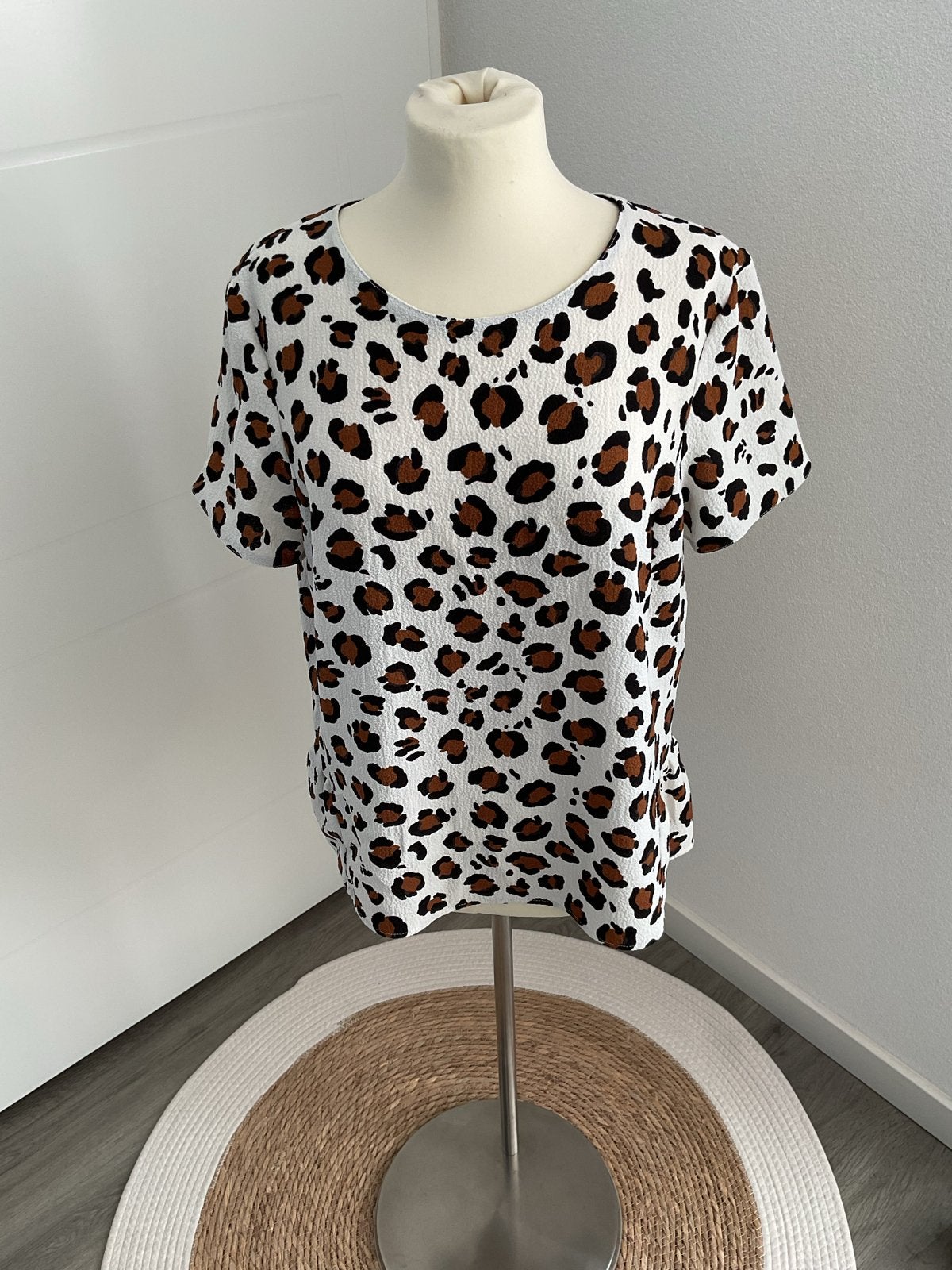 Foto 12 van Zara top bruin wit luipaardprint rouches maat XL
