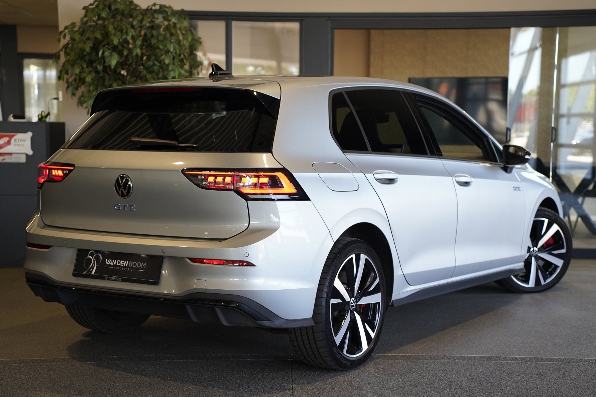 Volkswagen Golf 8.5 1.5 eHybrid GTE 272PK Facelift IQ Matrix, 77 km/l, 4 cilinders, Grijs, 1700 kg
