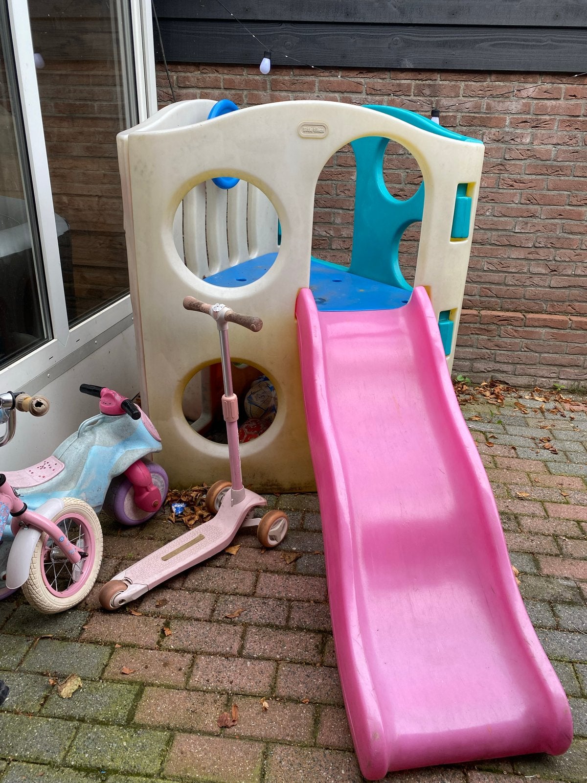 Speeltoestel met glijbaan, fietsje en loopfietsje, Kinderen en Baby's, Ophalen of Verzenden, Gebruikt, Glijbaan