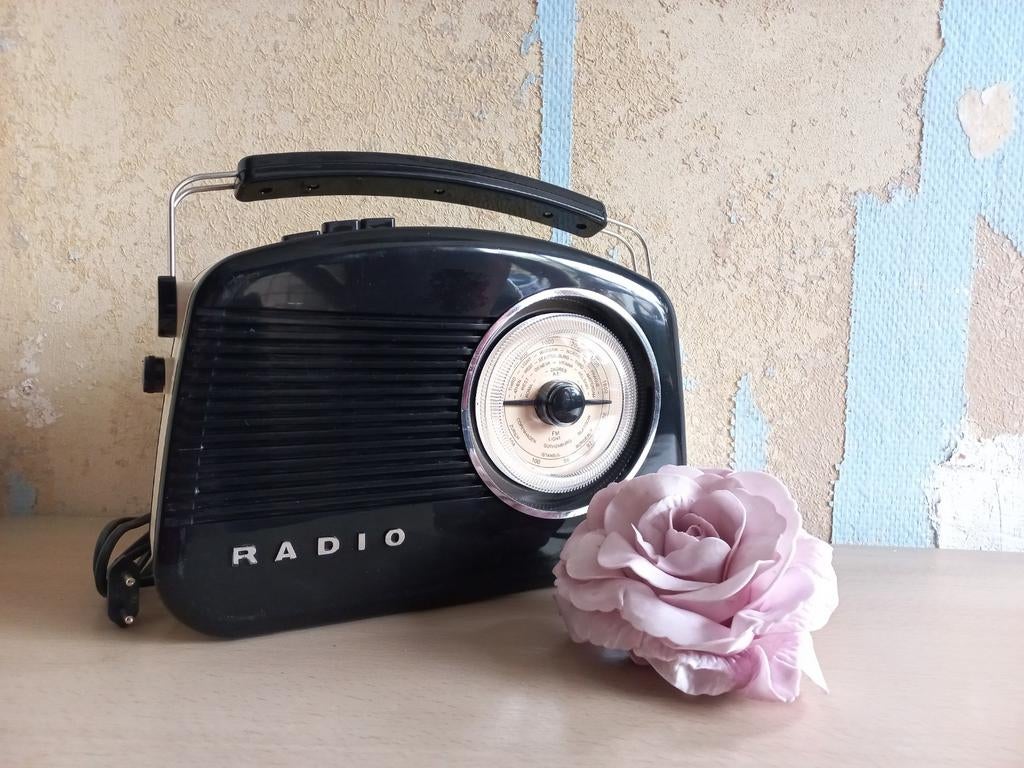 Draagbare radio in vintage stijl, Ophalen of Verzenden, Zo goed als nieuw, Radio