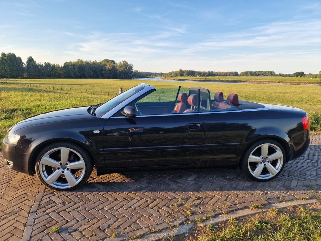 Audi A4 1.8 120KW Cabrio 2004 Zwart, Auto's, Achterwielaandrijving, 4 cilinders, Cabriolet, 4 stoelen