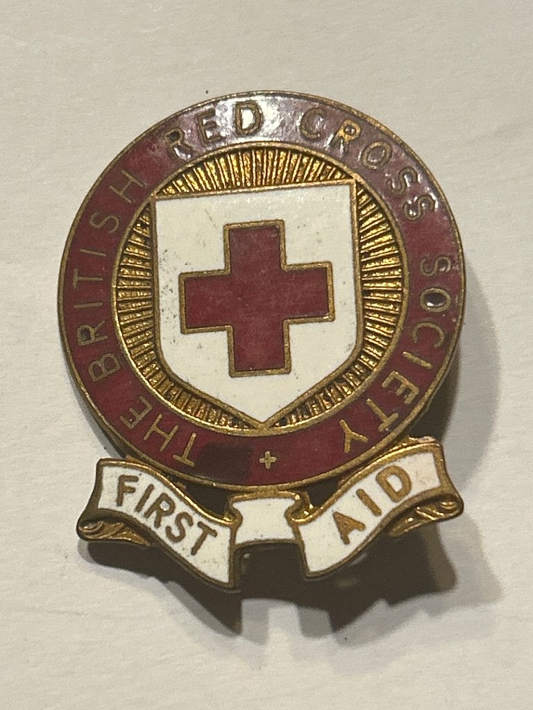 British Red Cross Society Speldje First Aid Enamel Badge, Verzenden, Landmacht, Engeland, Embleem of Badge