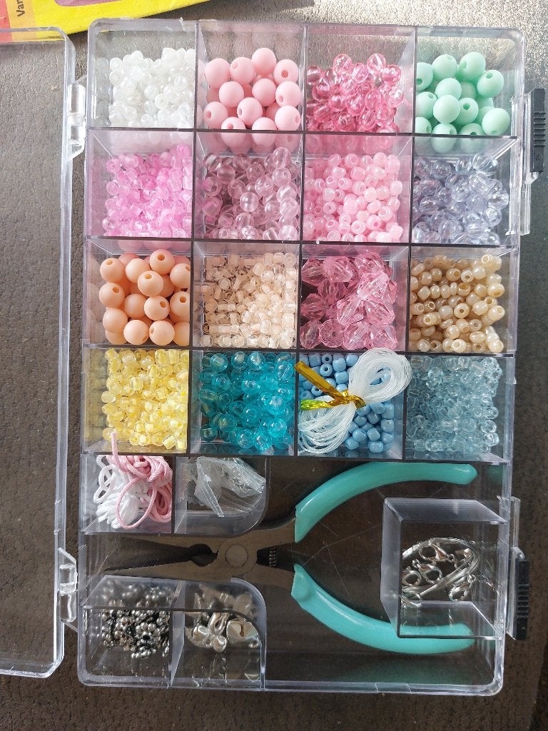 1 bak met kraaltjes om armbandjes te maken, Ophalen of Verzenden, Nieuw, Kraal