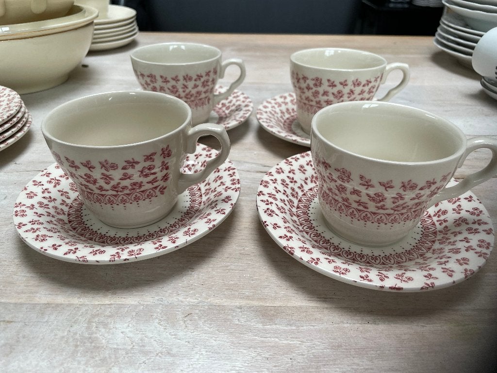 4 English Ironstone Tableware (EIT) kop en schotels, Ophalen of Verzenden, Zo goed als nieuw, Porselein, Kop en/of schotel