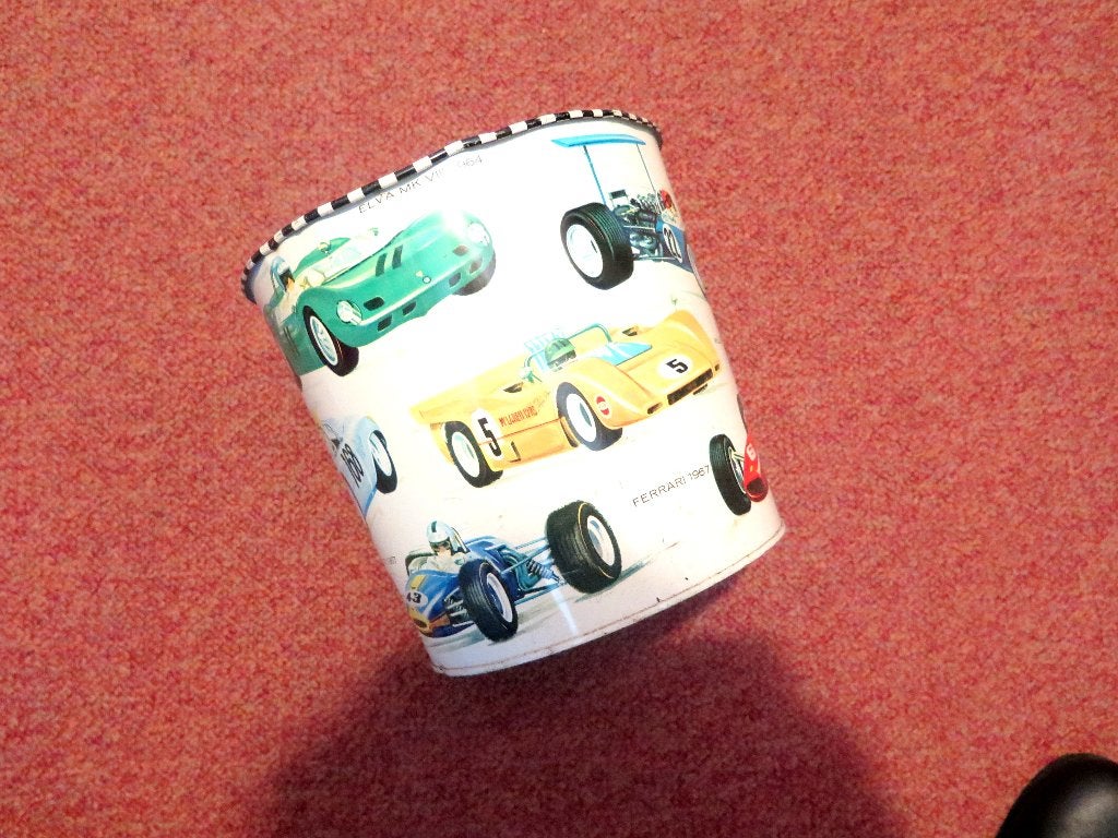 PRULLENBAK - met autorace bolides, jaren 60, ca. 18 cm hoog, Ophalen of Verzenden