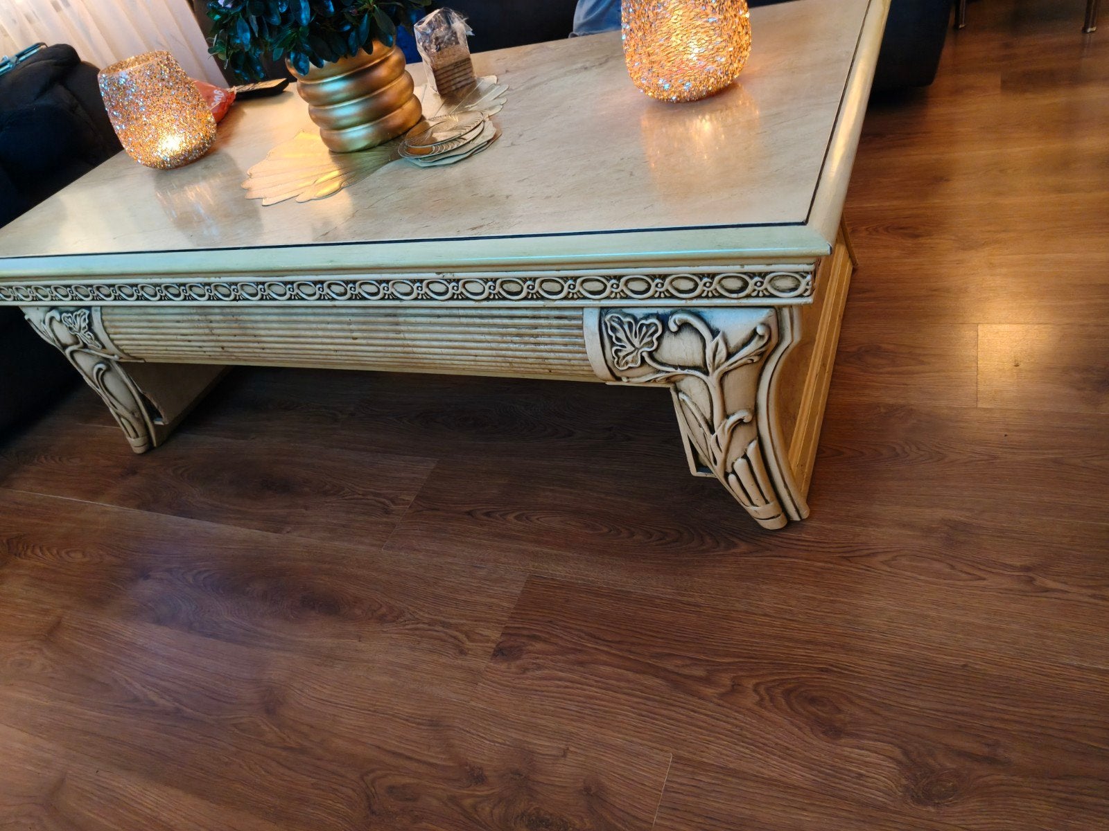 Italiaanse Meubels: Eettafel, Salontafel, Vitrinekast, Ophalen