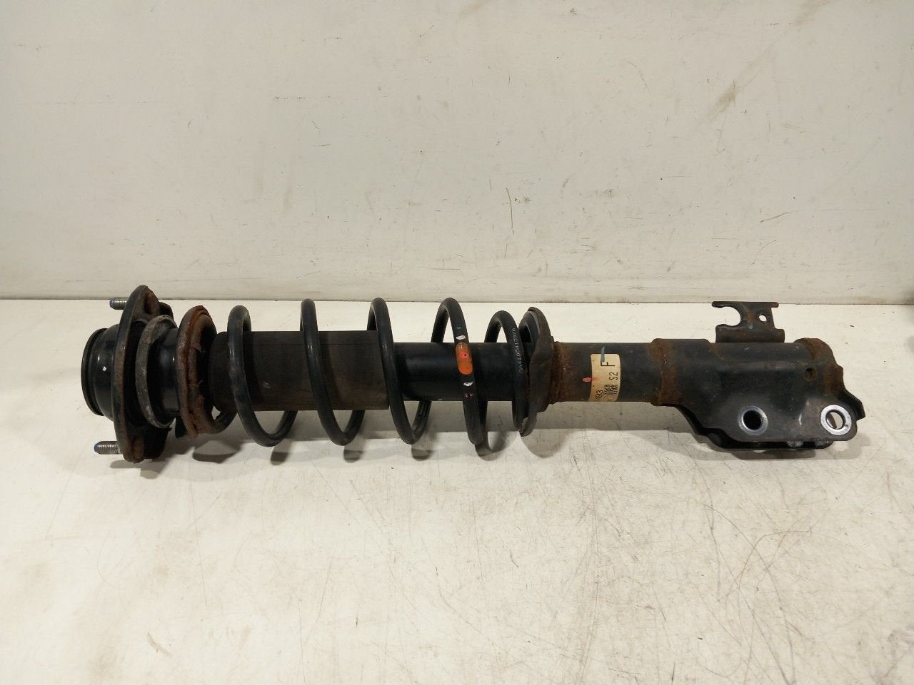 Veerpoot links voor Mitsubishi Space Star, Onderdelen@venauto.nl, Van der Ven Autorecycling B.V., Gebruikt, Ettenseweg 76, 4706 PB Roosendaal, The Netherlands