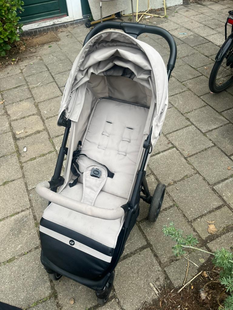 Puck kinderwagen gratis (1 wiel remt niet!), Ophalen, Zo goed als nieuw