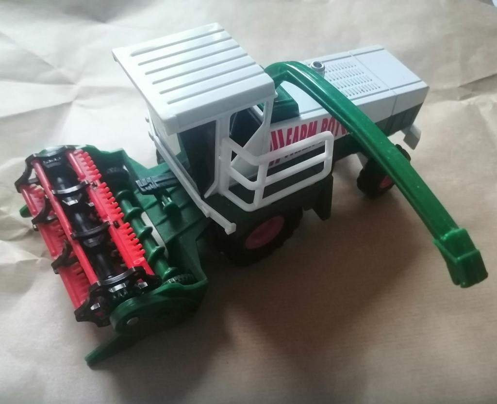 Speelgoed Maaidorser "Profi 2000 Farm Boy", Hobby en Vrije tijd, Verzenden, Gebruikt, 1:50 of kleiner, Overige merken