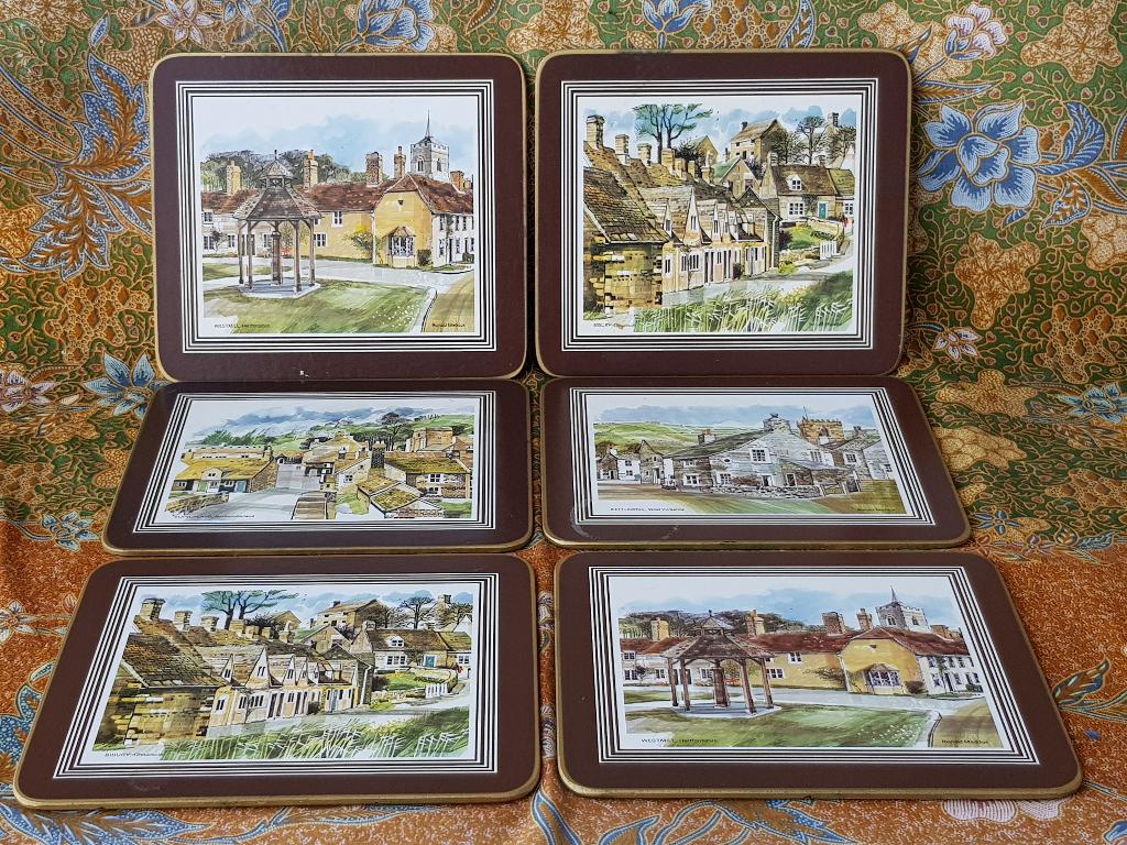 Zes mooie oude vintage Clover Leaf placemats uit Engeland.