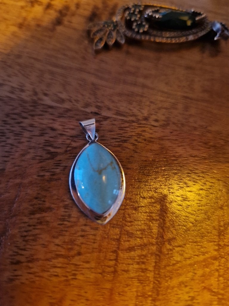 Antieke, zilveren hanger met turquoise steen., Ophalen of Verzenden, Zilver, Hanger, Met edelsteen