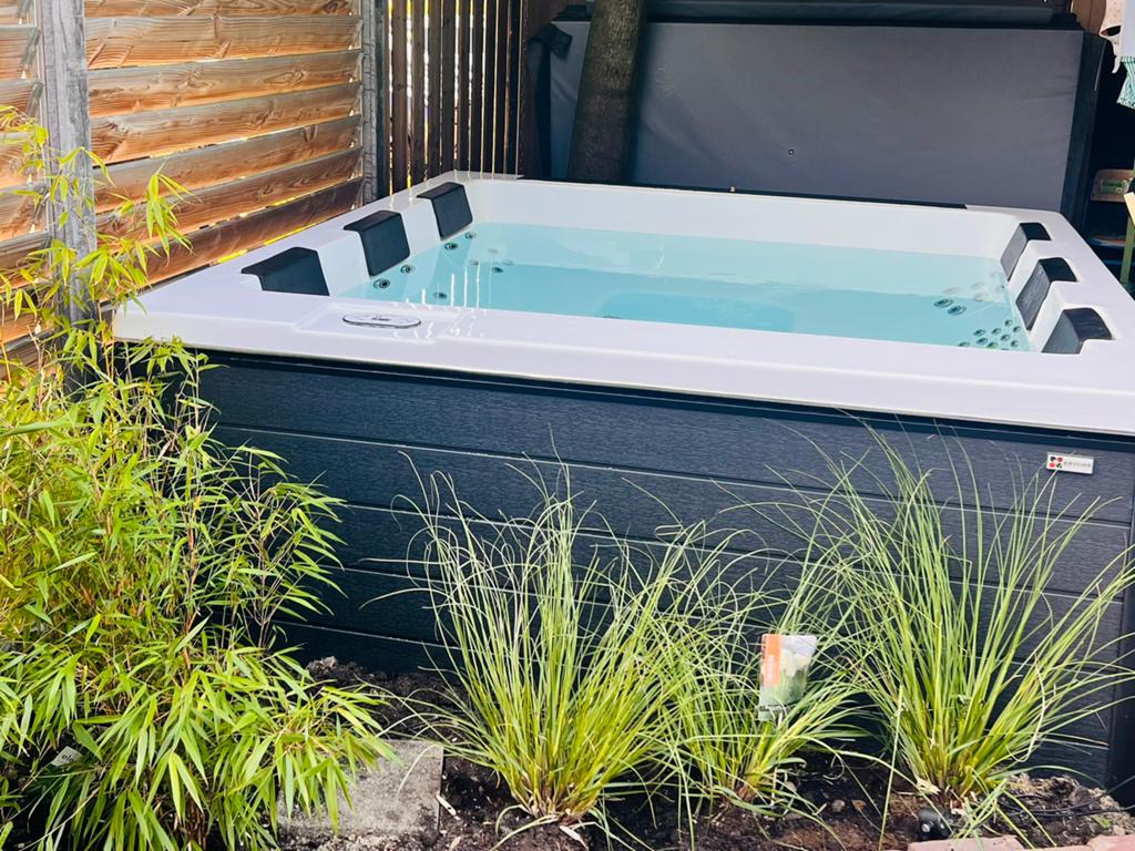 Passion Spas Spa Serene 6 Luxe Jacuzzi - Zo goed als nieuw!, Ophalen of Verzenden, Zo goed als nieuw, Trap, Vast